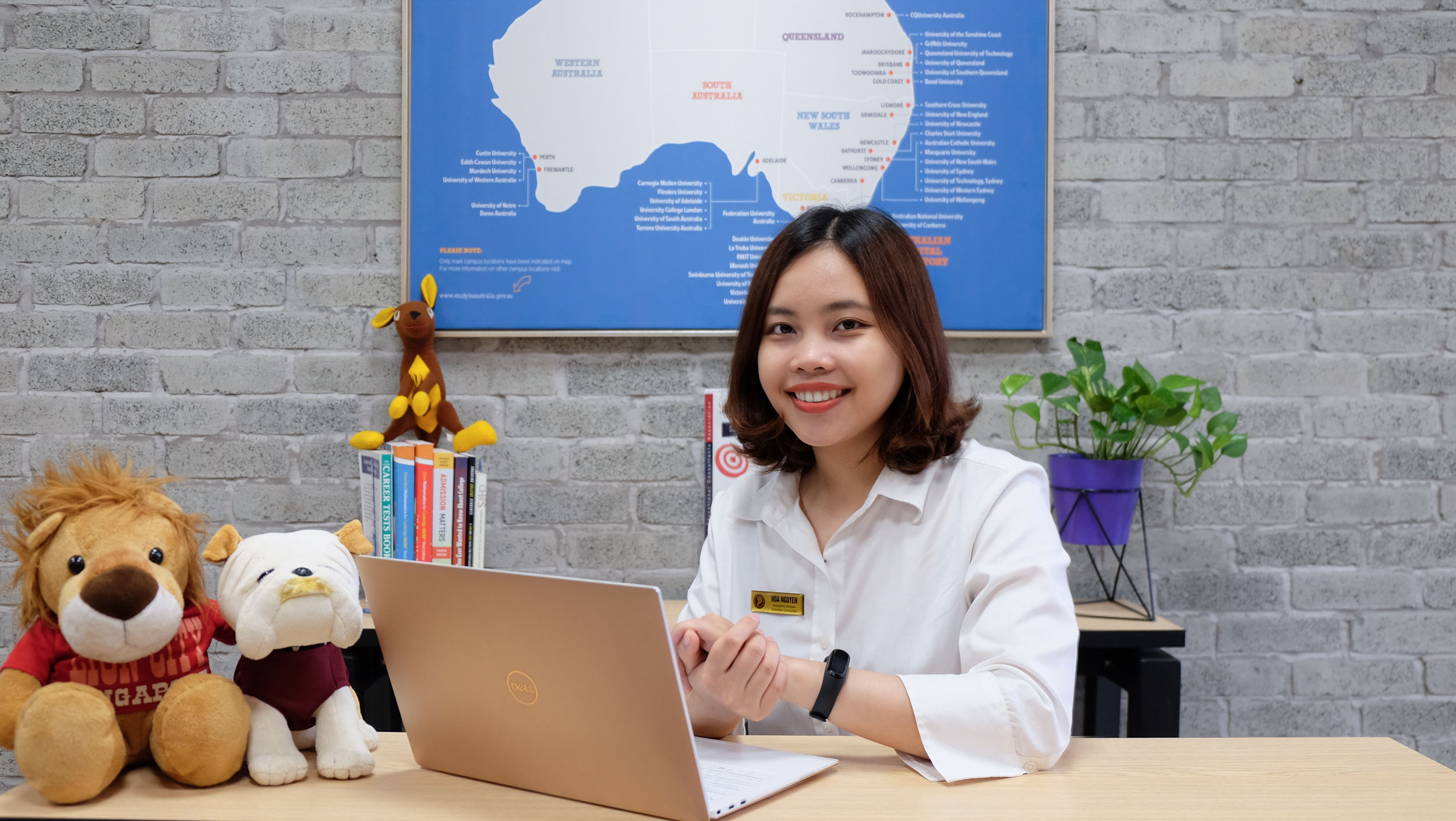 Cô Nguyễn Hồng Hoa cố vấn về hoạt động ngoại khóa